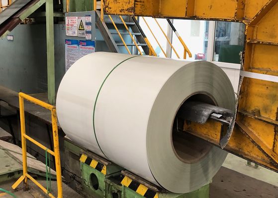PVDF Pre-dicat Galvanized Steel Coils dengan AkzoNobel Paint 3-5 Ton Coil Kapasitas